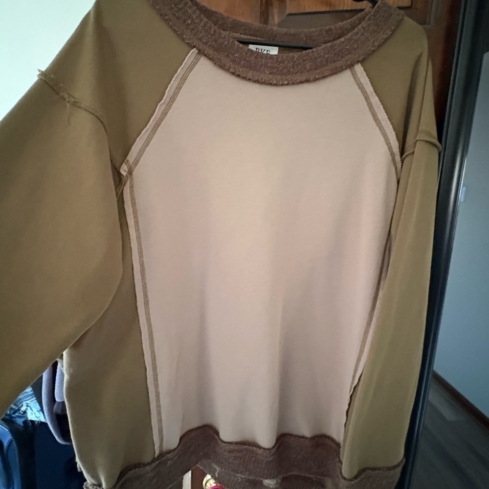 BKE Two-Tone V-Neck Pullover in Brown & Olive oversized